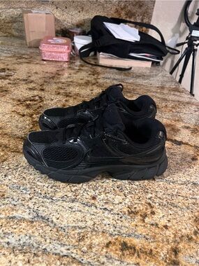 Nike Women's Black Mesh and Synthetic Athletic Sneakers